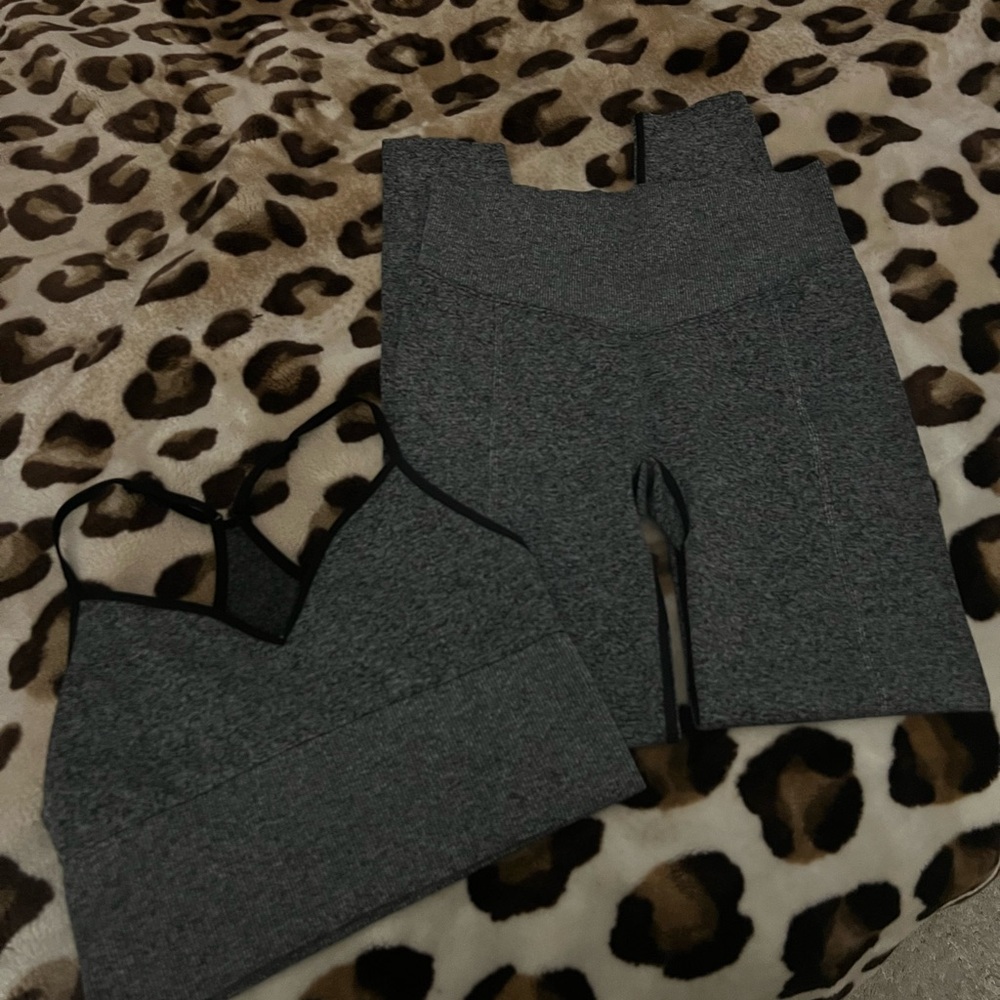 PINK Victoria's Secret seamless leggings and sport bra size small NEW